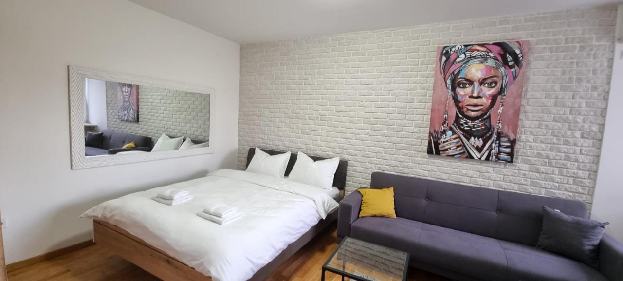 Grove II Apartment = Strict City Centre Novi Sad Eksteriør bilde