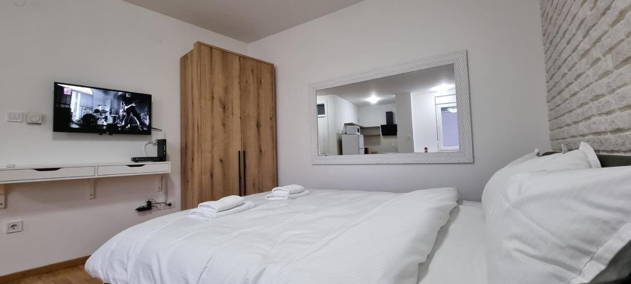 Grove II Apartment = Strict City Centre Novi Sad Eksteriør bilde