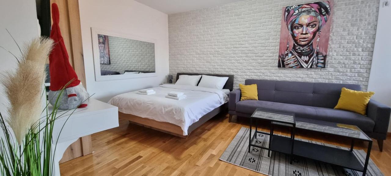 Grove II Apartment = Strict City Centre Novi Sad Eksteriør bilde