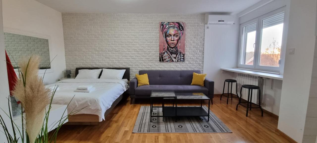 Grove II Apartment = Strict City Centre Novi Sad Eksteriør bilde